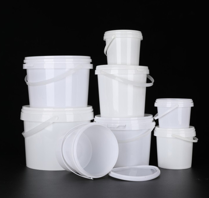 白色食品級プラスチックバケツ 蓋付き 1L-5L容量 BPAフリー リサイクル可能なハンドル -40°Fから180°F 温度範囲