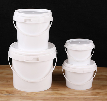 蓋とハンドル付き 積み立てられる食品グレードのプラスチックバケツ 白色 リサイクル可能 -40°Fから180°F
