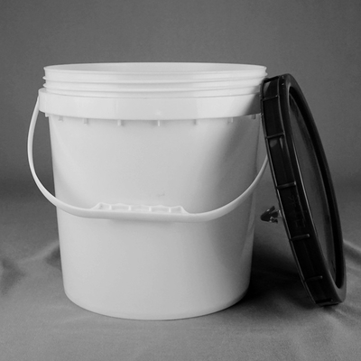 ねじふたとのプラスチック食糧バケツ8L 25cmの高さを包む魚介類