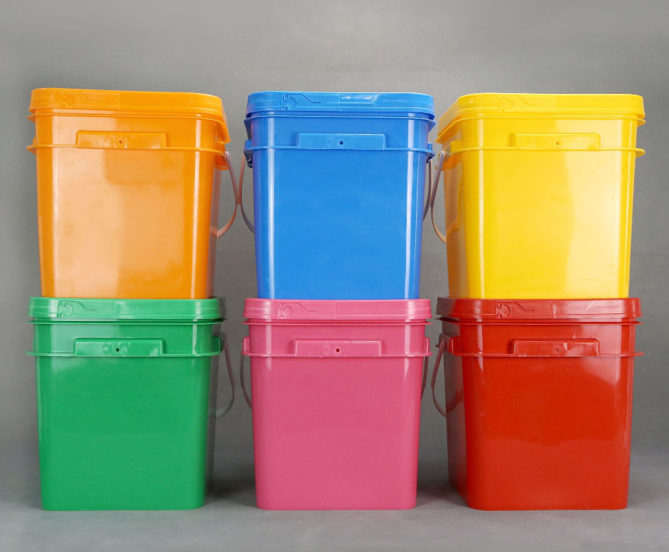 耐久性のある食品グレードの四角形のプラスチックバケツ 衝撃耐性と印刷オプションの多様性
