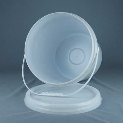 蓋とハンドル付き 積み立てられる食品グレードのプラスチックバケツ 白色 リサイクル可能 -40°Fから180°F