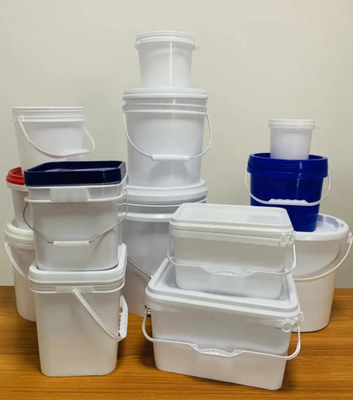積み立てられる透明なプラスチック5ガロンバケツ 便利な保管方法