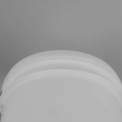 14リットル色刷のフィルムが付いている白いプラスチック肥料のバケツ