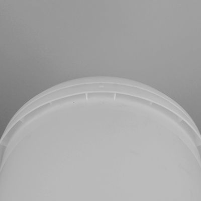 ふたが付いている20Lプラスチック積み重ね可能なバケツ