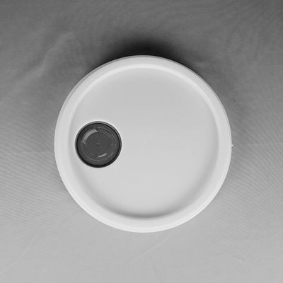 グリース ニップルが付いている特別な自動車潤滑油のプラスチック包装のドラム