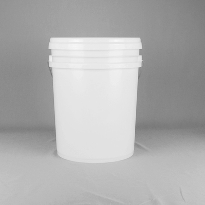 おもちゃの貯蔵のための白か他の軽いプラスチック バケツ