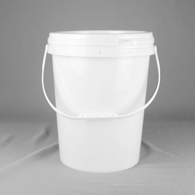 ふたが付いている白い4ガロンのポリプロピレンのプラスチック ペンキのバケツ