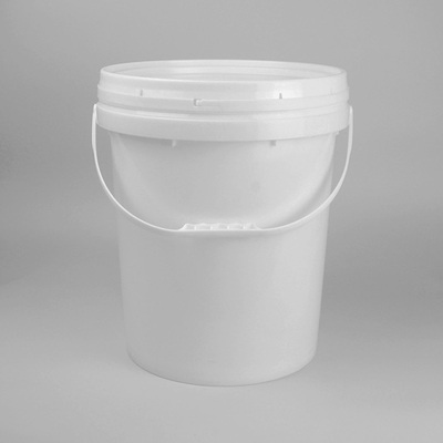 ふたが付いている注文の印刷されたバケツのあたりの透明で小さいプラスチック