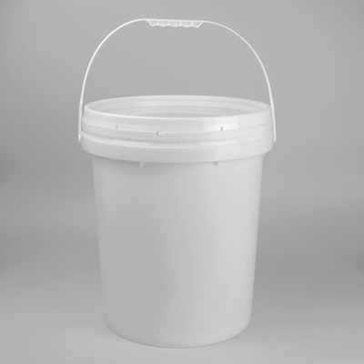 ふたが付いている注文の印刷されたバケツのあたりの透明で小さいプラスチック