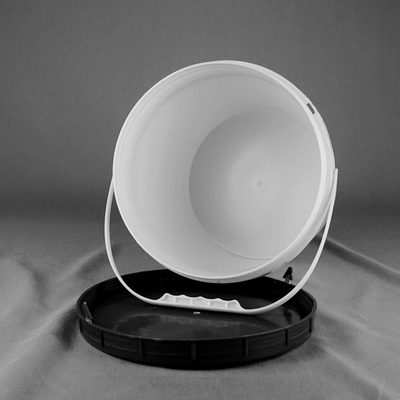 OEM ODMの歓迎8Lの小さいプラスチック砂のバケツはねじふたが付いている貯蔵のバケツに水をまく