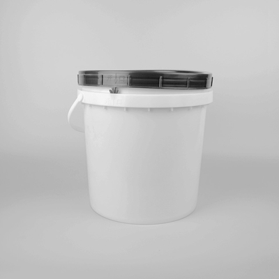 ねじふたとのプラスチック食糧バケツ8L 25cmの高さを包む魚介類