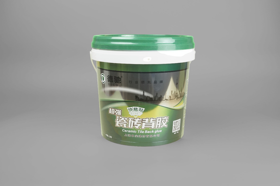 ふたが付いているプラスチック バケツのあたりでプラスチック明確なPP